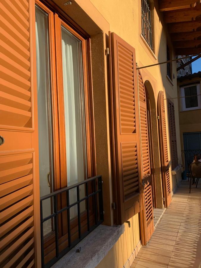 Palazzo Teatro Vecchio-Holiday Suites Salo Bagian luar foto