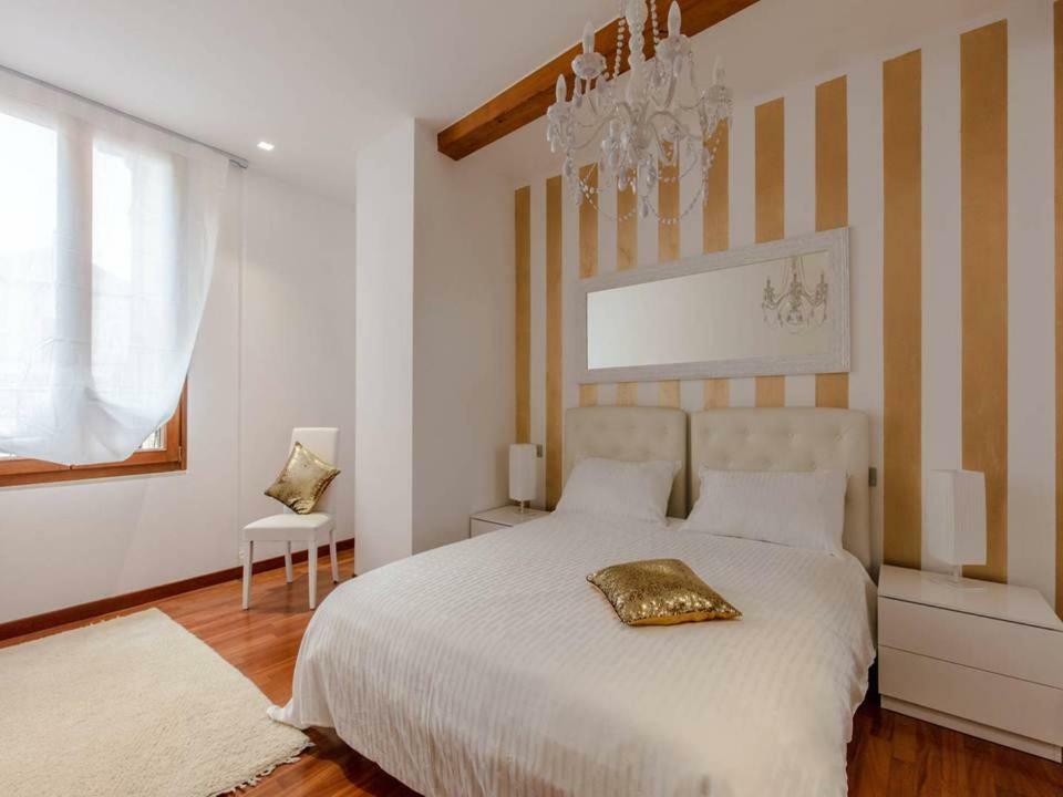 Palazzo Teatro Vecchio-Holiday Suites Salo Bagian luar foto