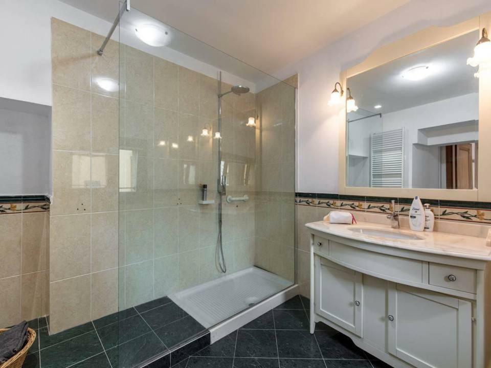 Palazzo Teatro Vecchio-Holiday Suites Salo Bagian luar foto