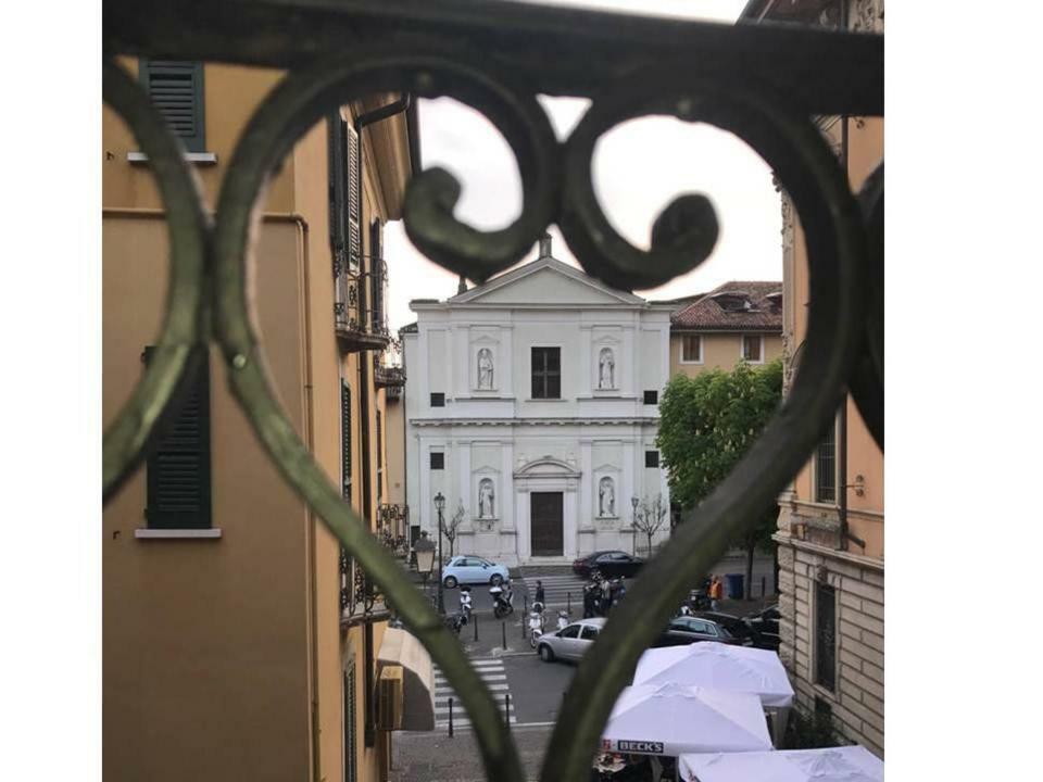 Palazzo Teatro Vecchio-Holiday Suites Salo Bagian luar foto