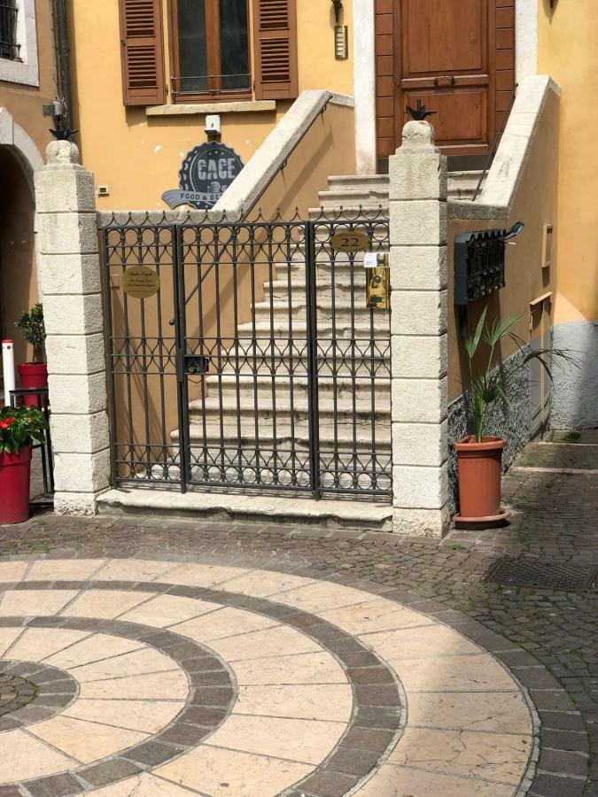 Palazzo Teatro Vecchio-Holiday Suites Salo Bagian luar foto